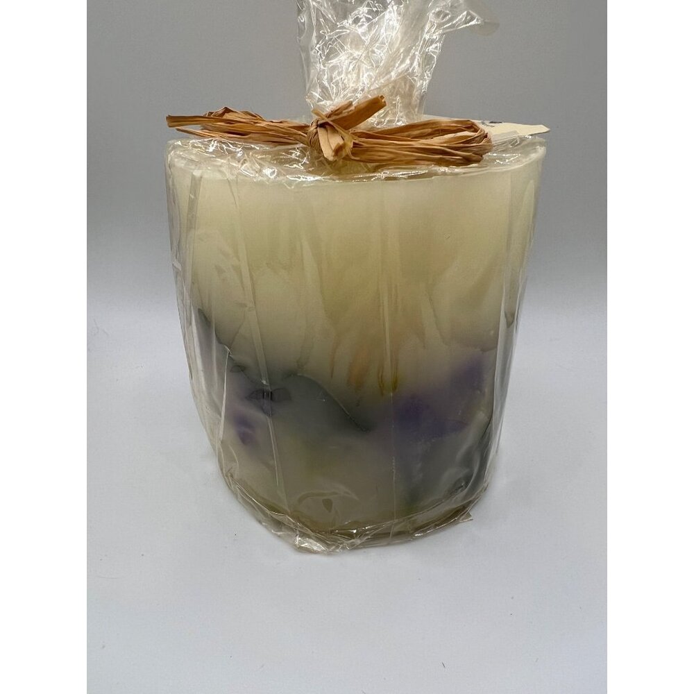 Vintage Bath And Body Works At Home 'Freesia' 4" x 4" Sealed Large Candle NOS - Picture 2 of 8